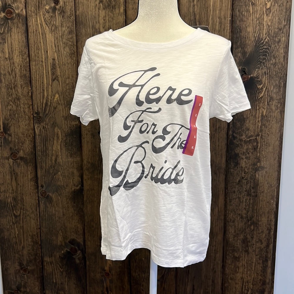 Grayson threads here for the bright shirt size XL